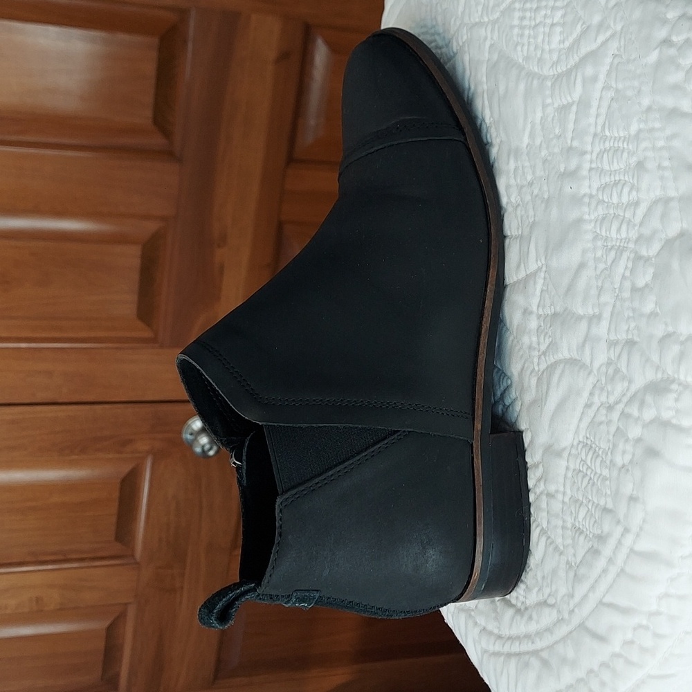 * TOMS Reese Black Leather Comfy Ankle Bootie, 1" Heel, Size 8.5 Wide, Like New - Picture 3 of 10